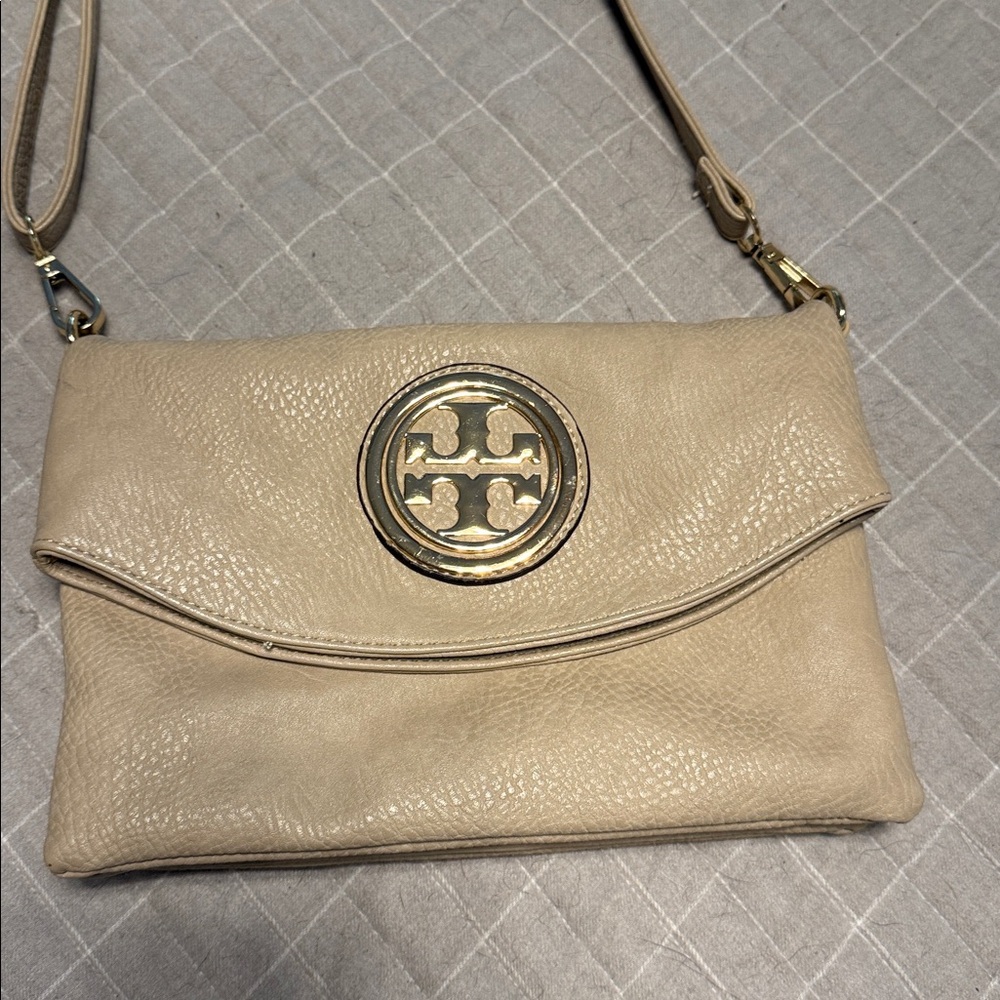 Designer Inspired Tan Crossbody purse with removable straps - Picture 2 of 6